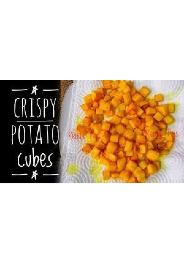 Aperitivos de Patatas Fritas Doradas en Forma de Cubos